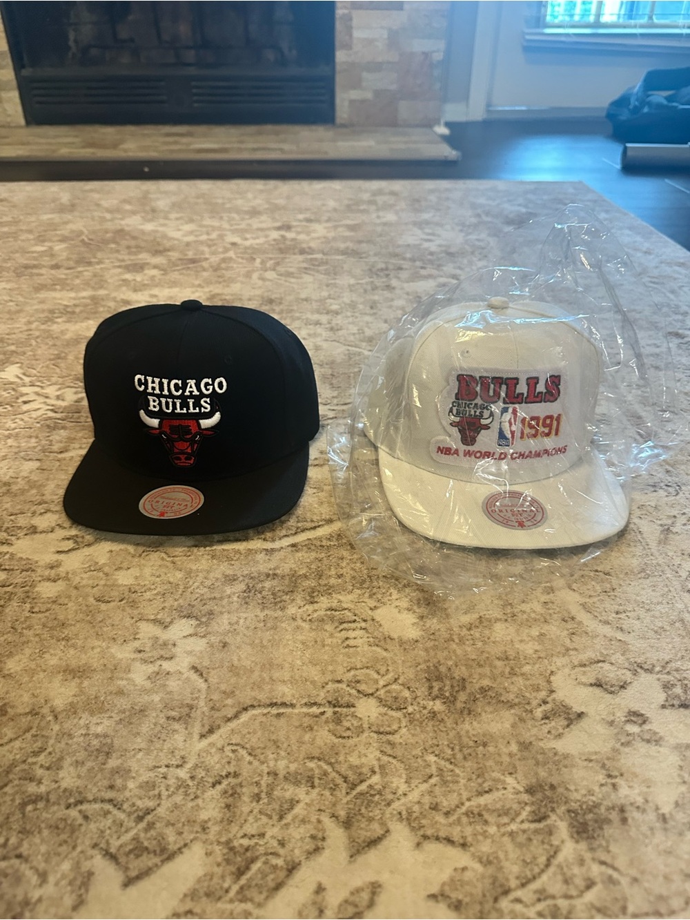 2 Brand new chicago bulls Snapback Cap - Black (Left) white ( right)